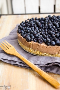 Tofu cheesecake with blueberries