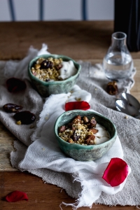 Bezglutenowa granola z wodą różaną